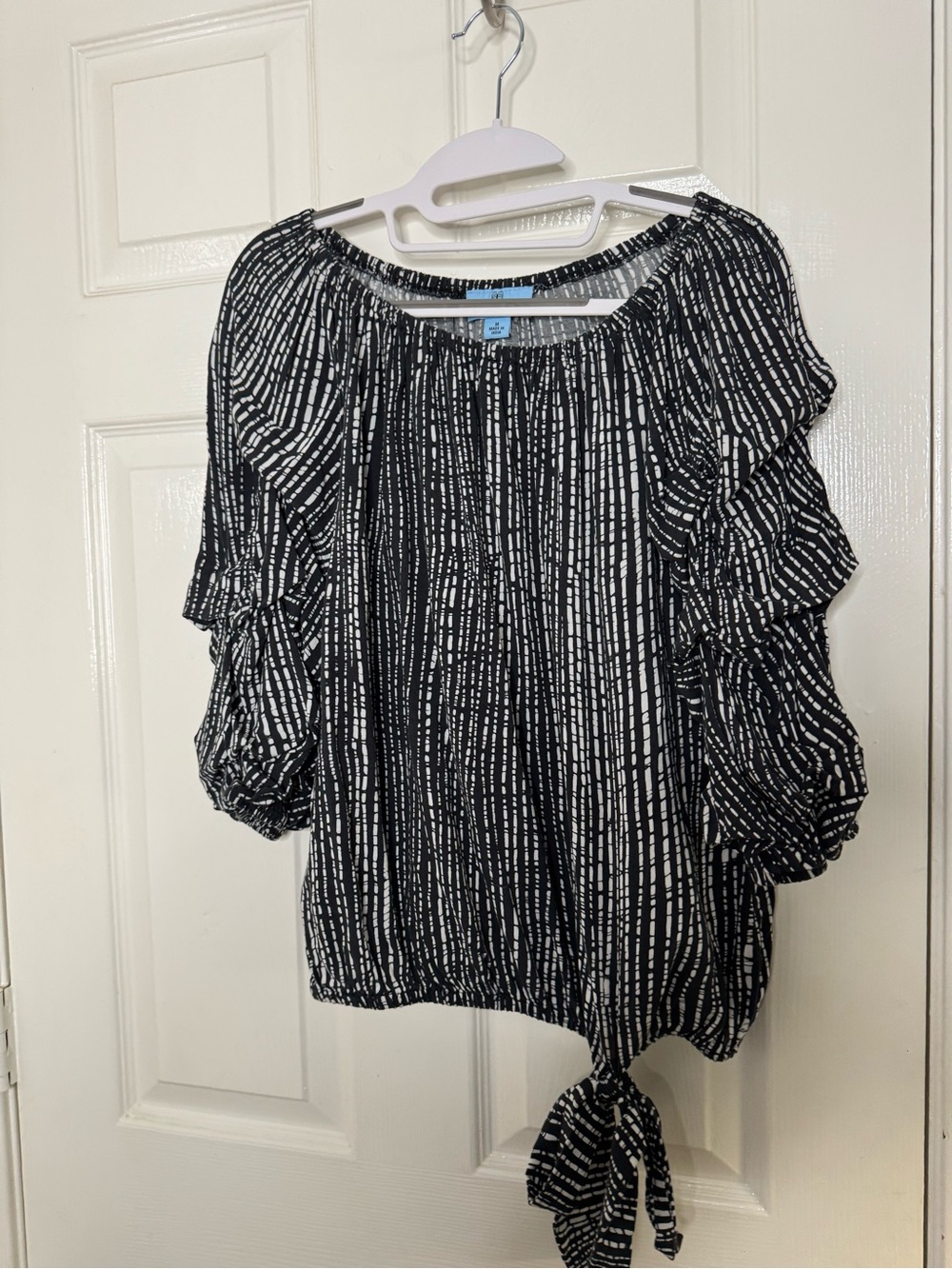 CeCe Black & White Tie-Hem Peasant Blouse